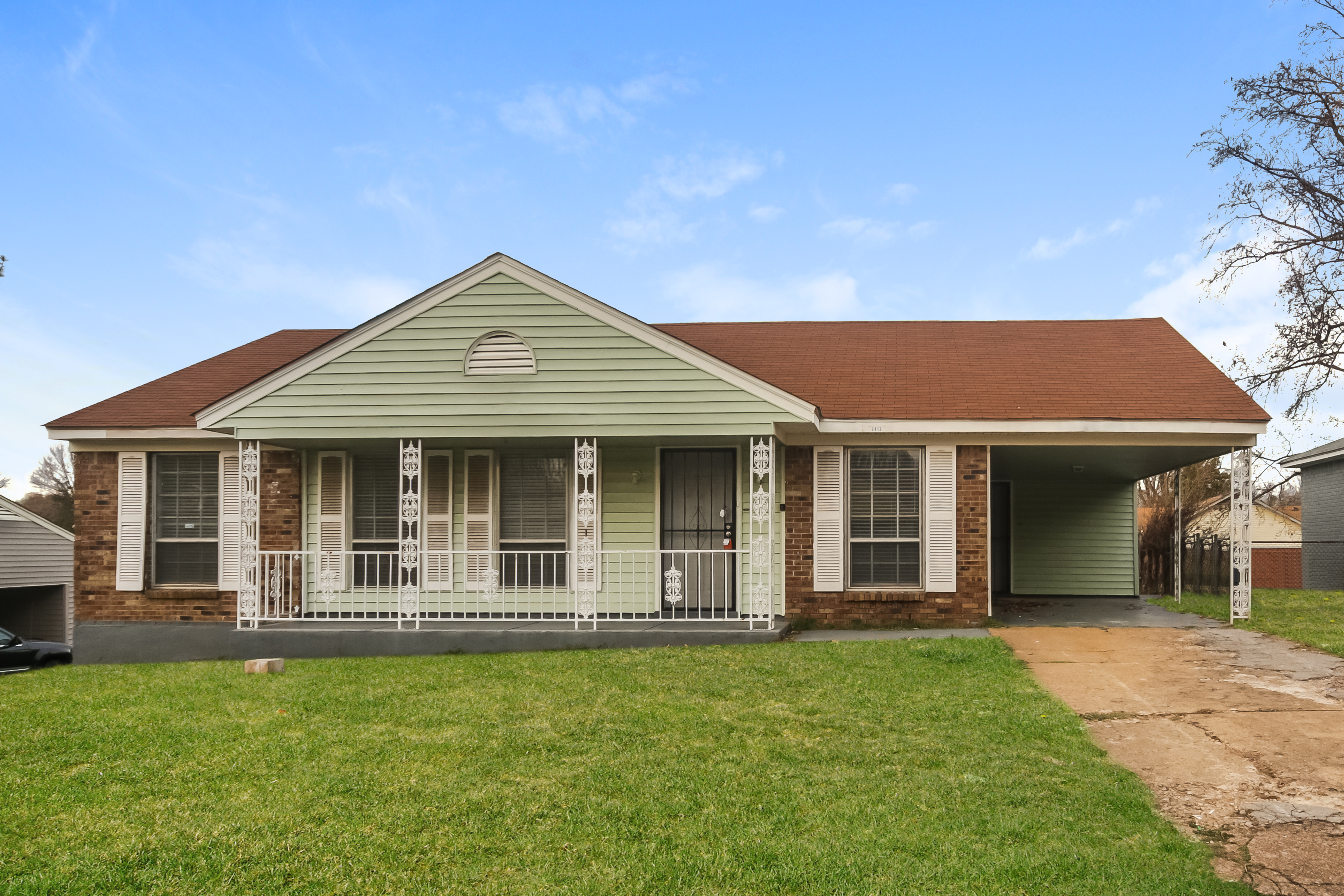 2812 LAKE PARK RD Memphis, TN 38127
